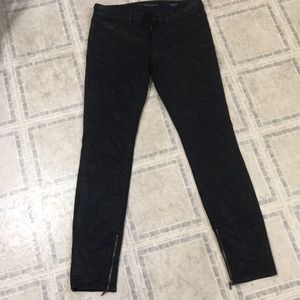 | Black Skinny Jeans |